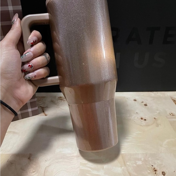 HydroJug Shimmering Bronze Bottle - Picture 2 of 6